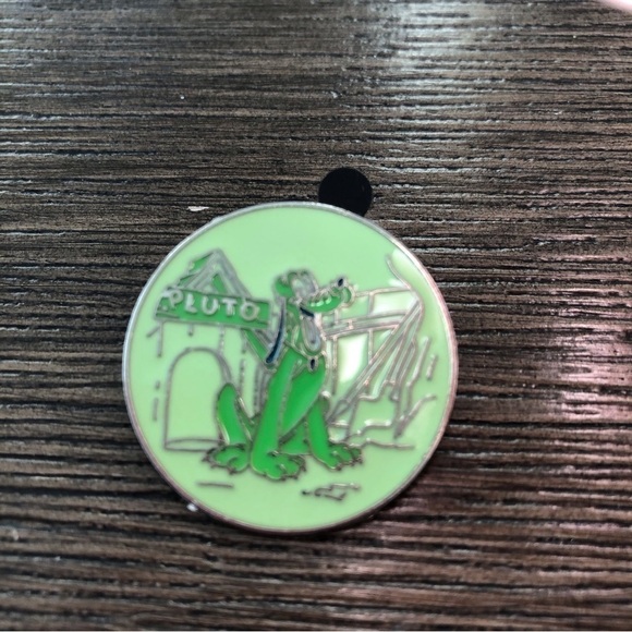 Disney Official Trading Pin: Disney Magical Mastery green Pluto - Picture 1 of 2